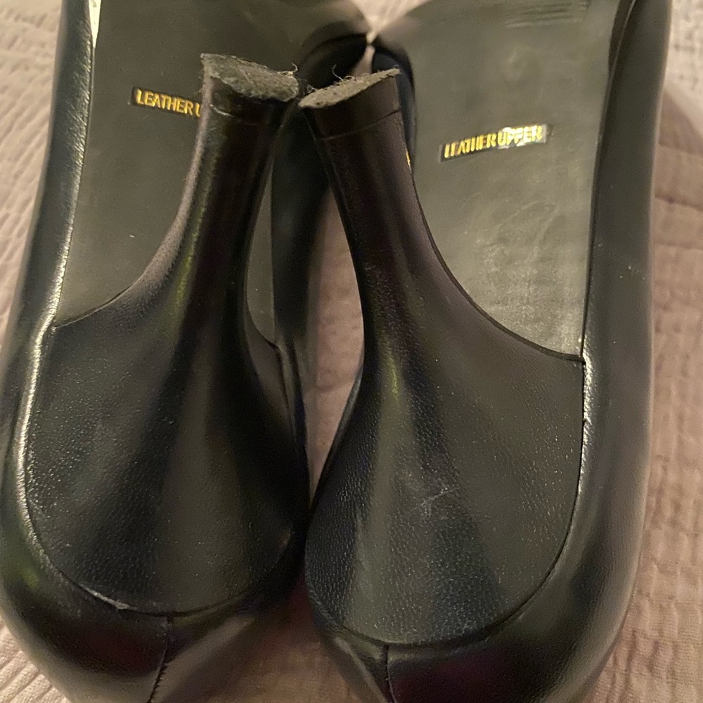 Pumps - Picture 2 of 6